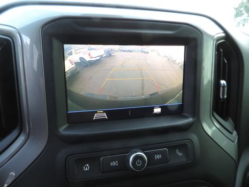 Used 2021 Chevrolet Silverado 2500 Custom w/ Custom Value Package image 11