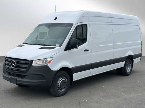 Used 2023 Mercedes-Benz Sprinter 3500 image 7