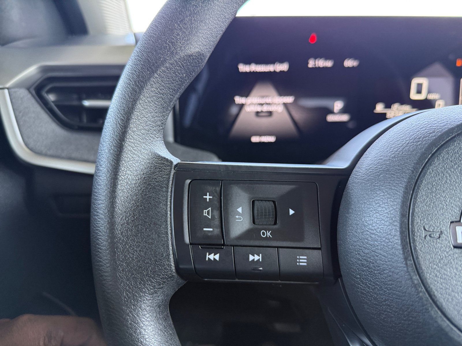 Used 2025 Nissan Kicks SV FWD image 21