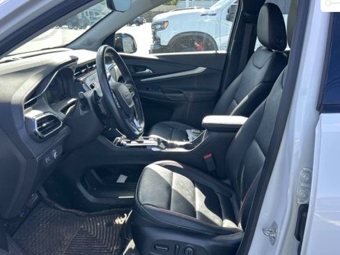 Used 2023 Chevrolet Bolt EUV Premier w/ Sun & Sound Package FWD image 2
