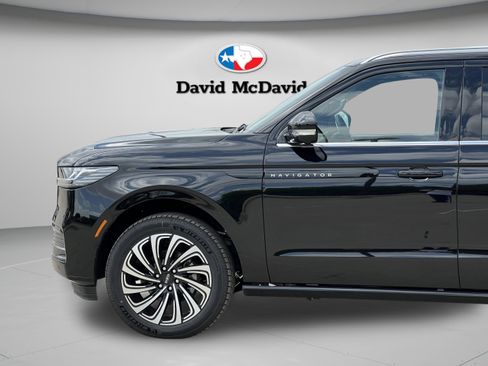 New 2026 Lincoln Navigator L Black Label AWD/4WD image 28