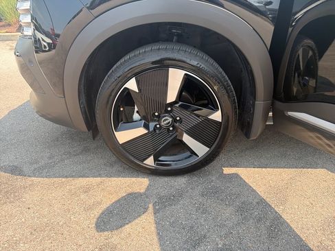 Certified 2026 Nissan Kicks SR w/ Cold Weather Package FWD image 27