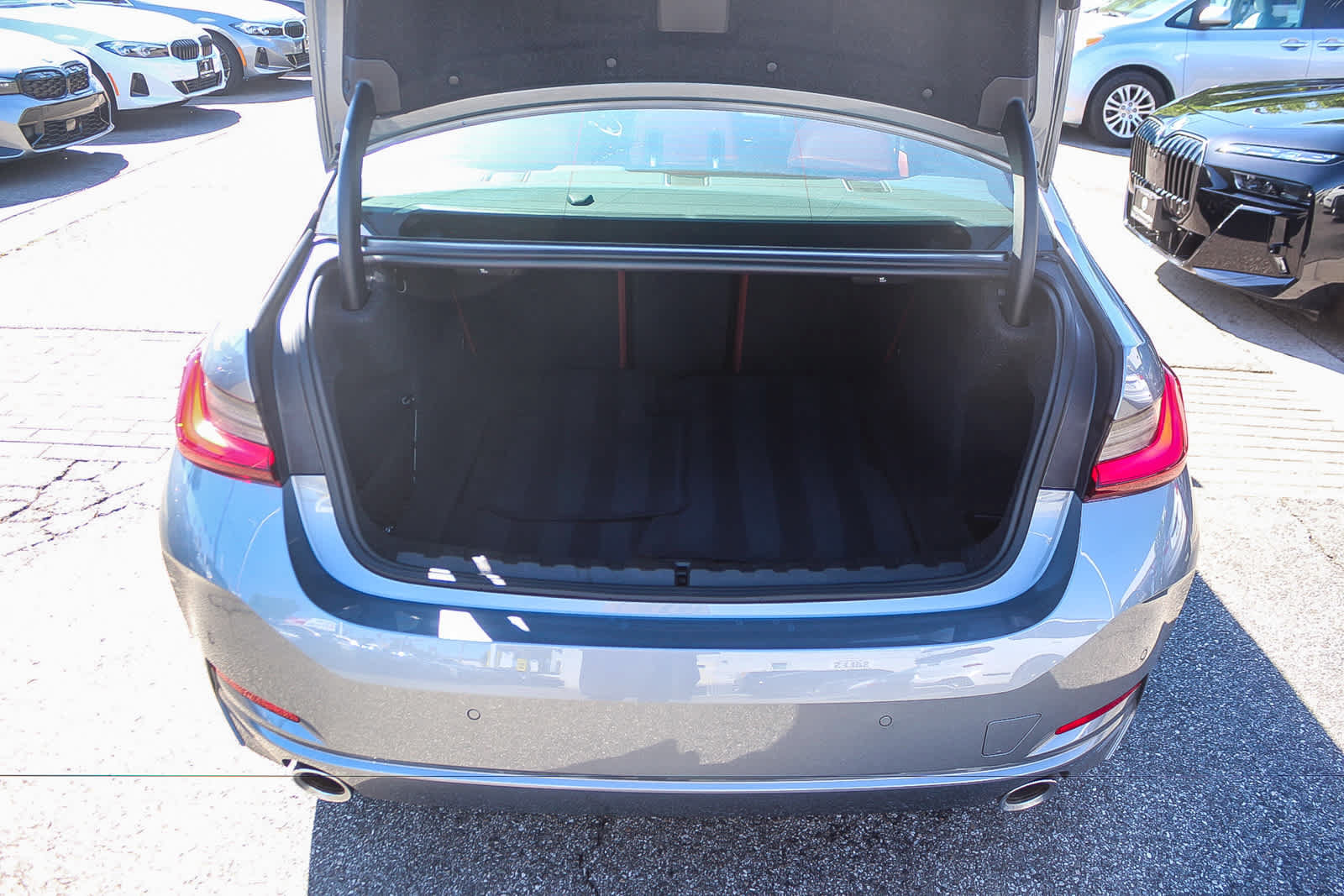 Used 2026 BMW 330i Sedan w/ Premium Package RWD image 32