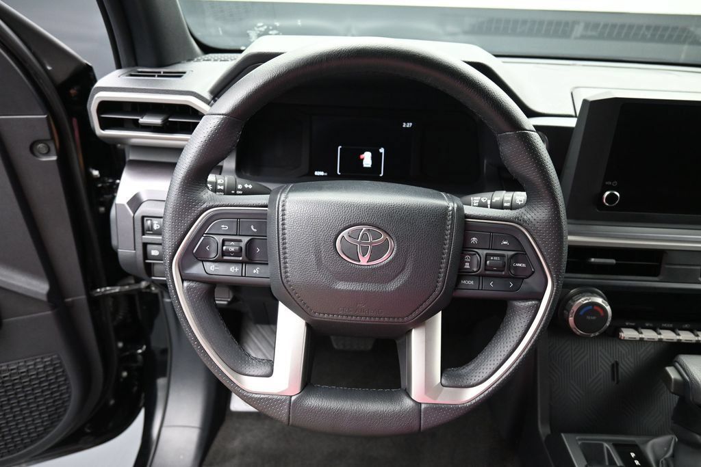 Used 2025 Toyota 4Runner SR5 AWD/4WD image 15