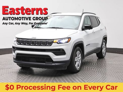 Used 2022 Jeep Compass Latitude w/ Convenience Group FWD image 1