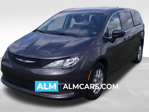 Used 2022 Chrysler Voyager LX image 1