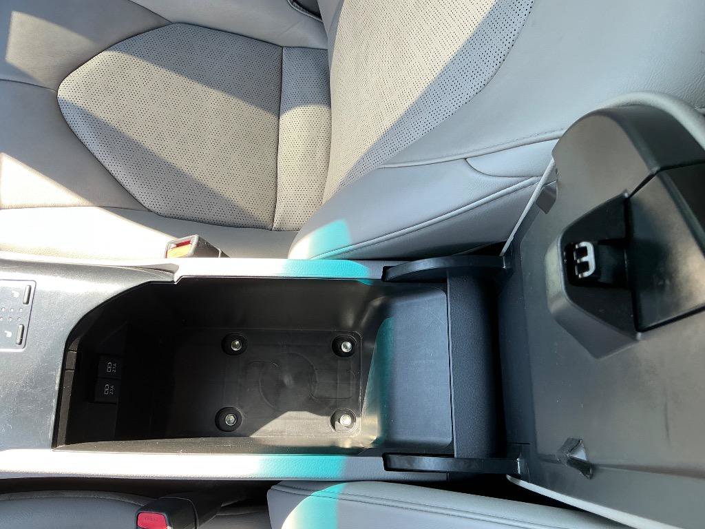 Used 2020 Toyota Camry XSE FWD image 21