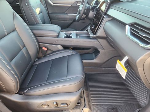 New 2026 GMC Acadia Elevation w/ Elevation Premium Package image 17