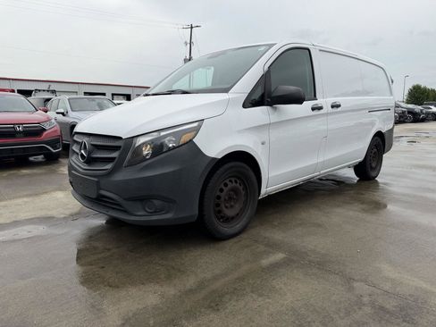 Used 2018 Mercedes-Benz Metris image 3