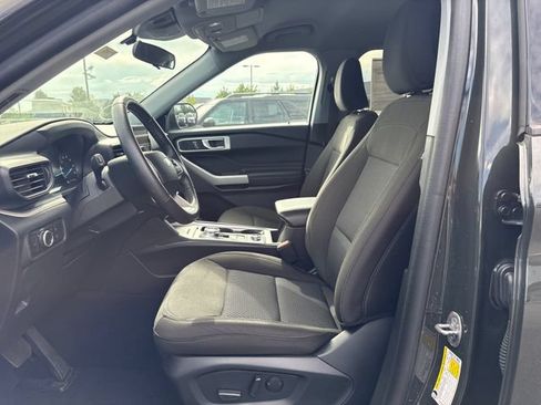 Used 2024 Ford Explorer XLT AWD/4WD image 10