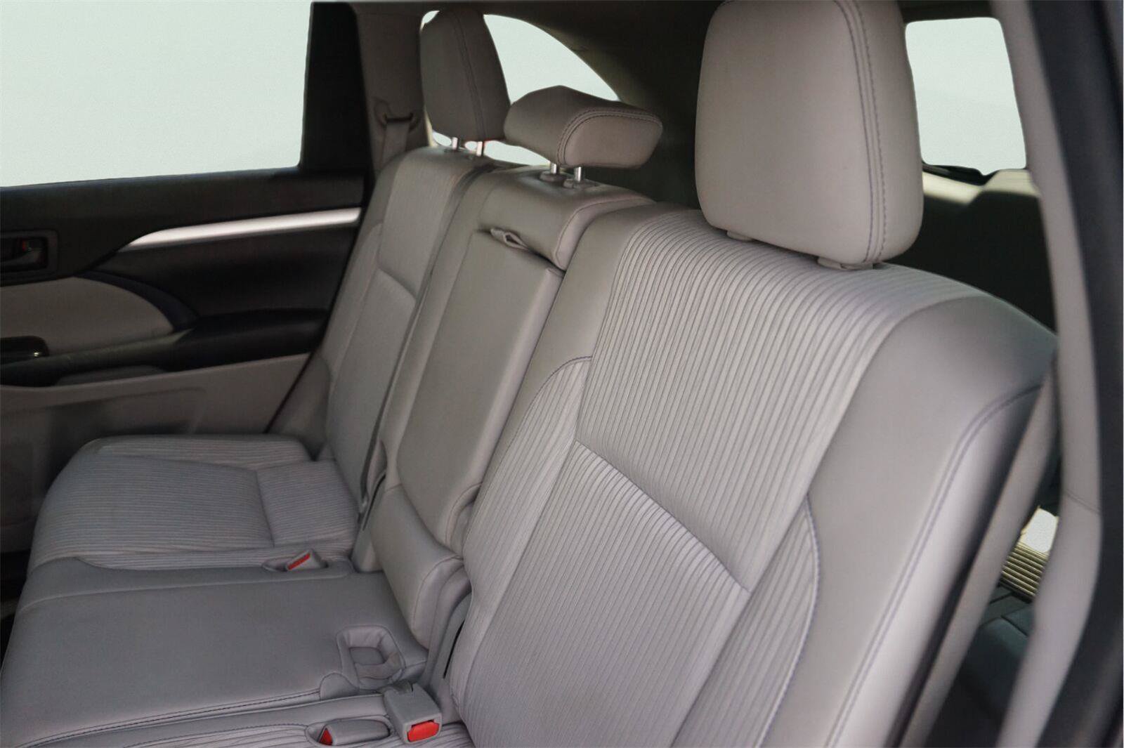 Used 2015 Toyota Highlander Plus FWD image 13