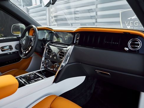 Used 2026 Rolls-Royce Cullinan image 46