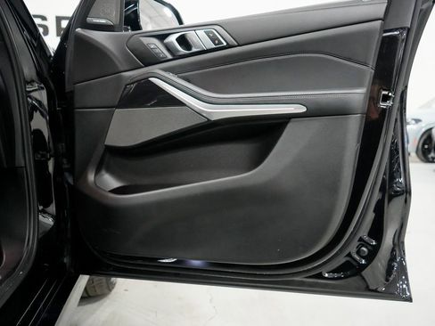 Used 2023 BMW X7 xDrive40i w/ M Sport Package image 25