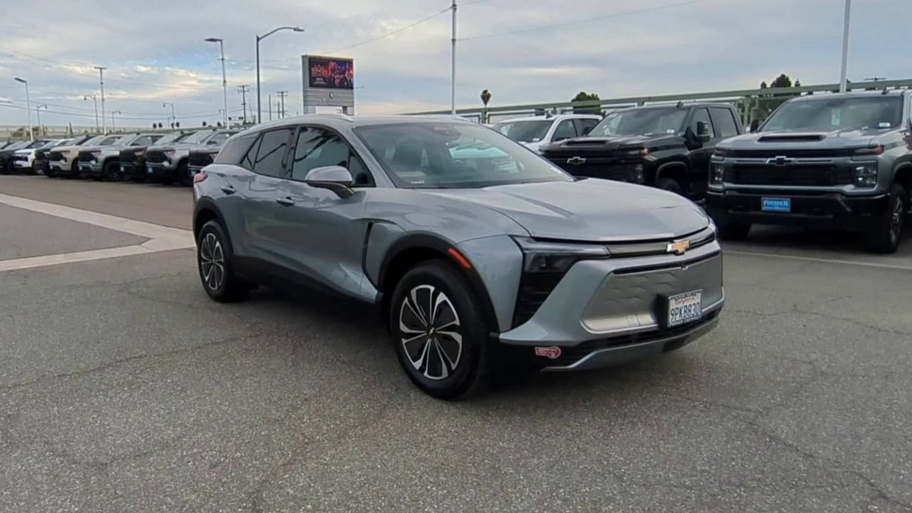 Used 2024 Chevrolet Blazer EV LT AWD/4WD image 2