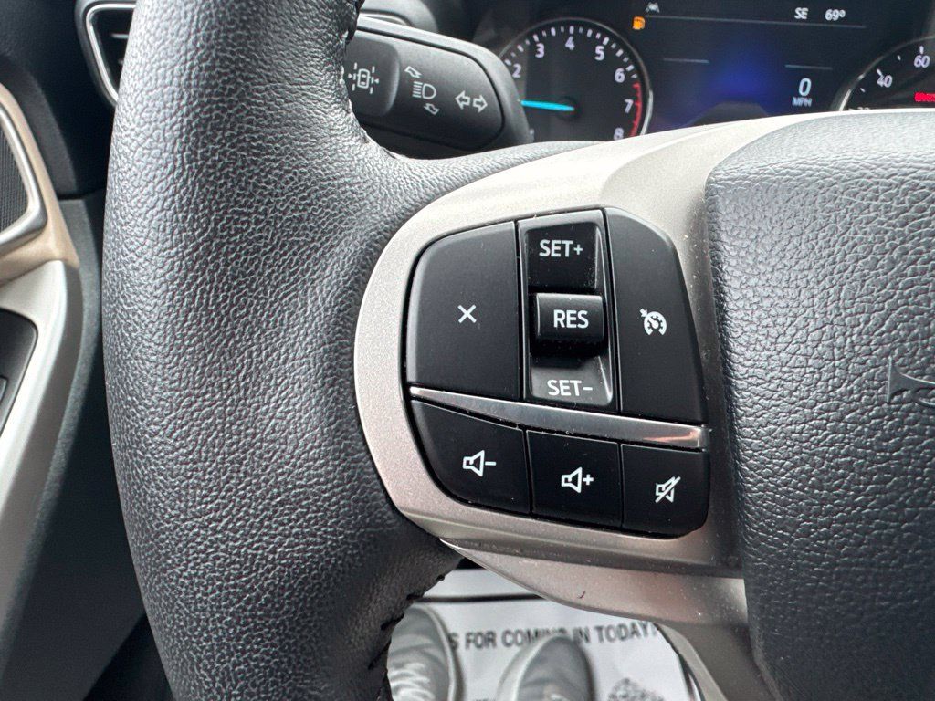 Used 2024 Ford Explorer XLT w/ Equipment Group 202A AWD/4WD image 17