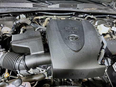 Certified 2019 Toyota Tacoma SR image 27