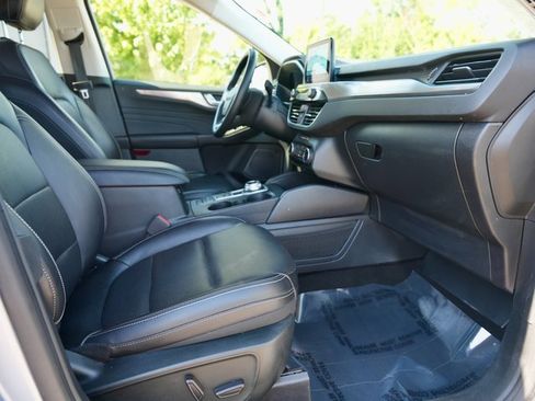 Used 2022 Ford Escape Titanium image 8