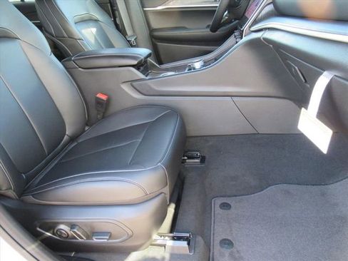 New 2025 Jeep Grand Cherokee L Limited w/ Black Appearance Package image 10