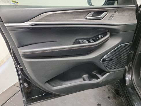 Used 2021 Jeep Grand Cherokee L Overland w/ Advanced Protech Group III AWD/4WD image 13