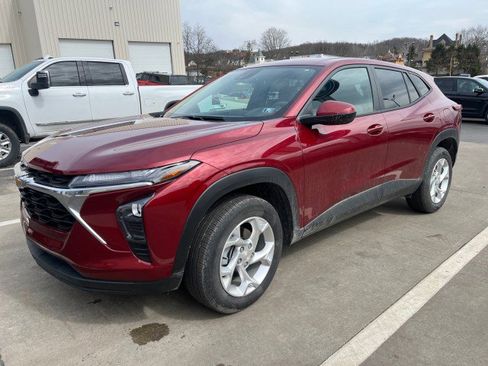 Used 2024 Chevrolet Trax LS w/ LS Convenience Package image 1