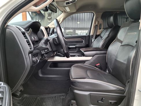 Used 2019 RAM 3500 Laramie image 12