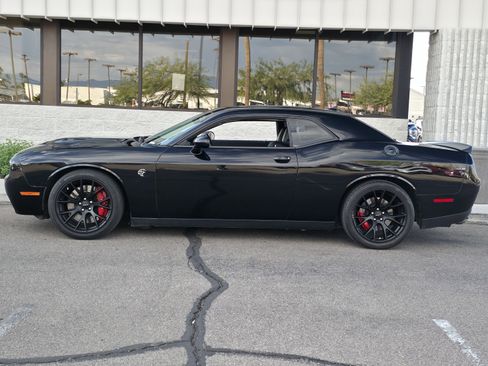 Used 2016 Dodge Challenger SRT Hellcat image 5