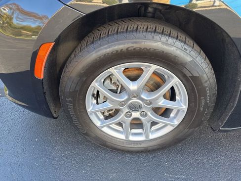 Used 2023 Chrysler Pacifica Touring-L image 27