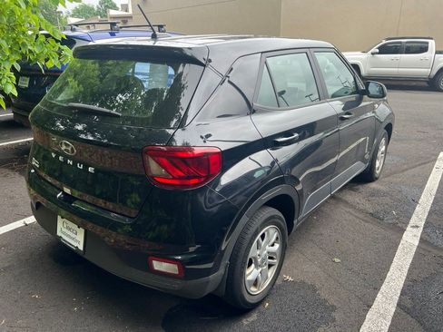 Certified 2024 Hyundai Venue SE FWD image 9