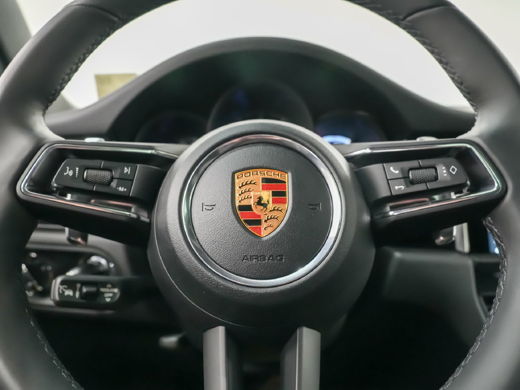 Used 2026 Porsche Macan AWD/4WD image 27