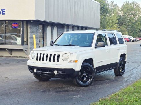 Used 2016 Jeep Patriot High Altitude AWD/4WD image 2