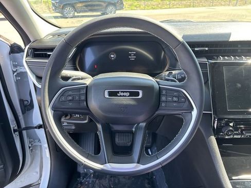 Used 2023 Jeep Grand Cherokee L Laredo AWD/4WD image 30