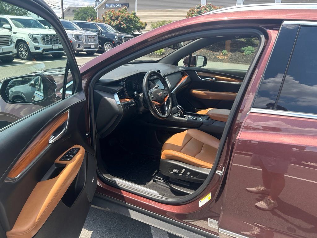 Used 2022 Cadillac XT5 Premium Luxury w/ Technology Package FWD image 14