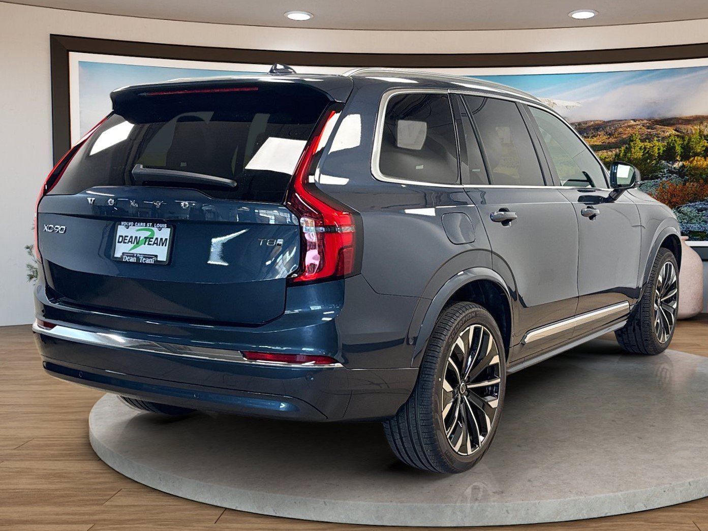 New 2026 Volvo XC90 T8 Plus w/ Protection Package AWD/4WD image 4