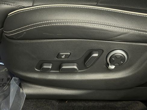 Used 2025 Genesis Electrified GV70 Advanced image 23