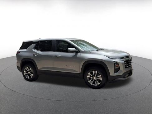 Used 2025 Chevrolet Equinox LT FWD image 2