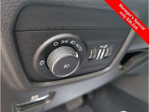 Used 2024 Jeep Grand Cherokee Limited w/ Black Appearance Package image 18