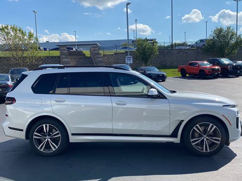 Used 2024 BMW X7 xDrive40i w/ M Sport Package AWD/4WD image 2