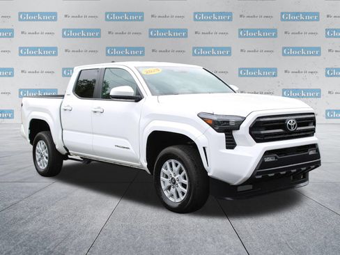Used 2025 Toyota Tacoma SR5 AWD/4WD image 3