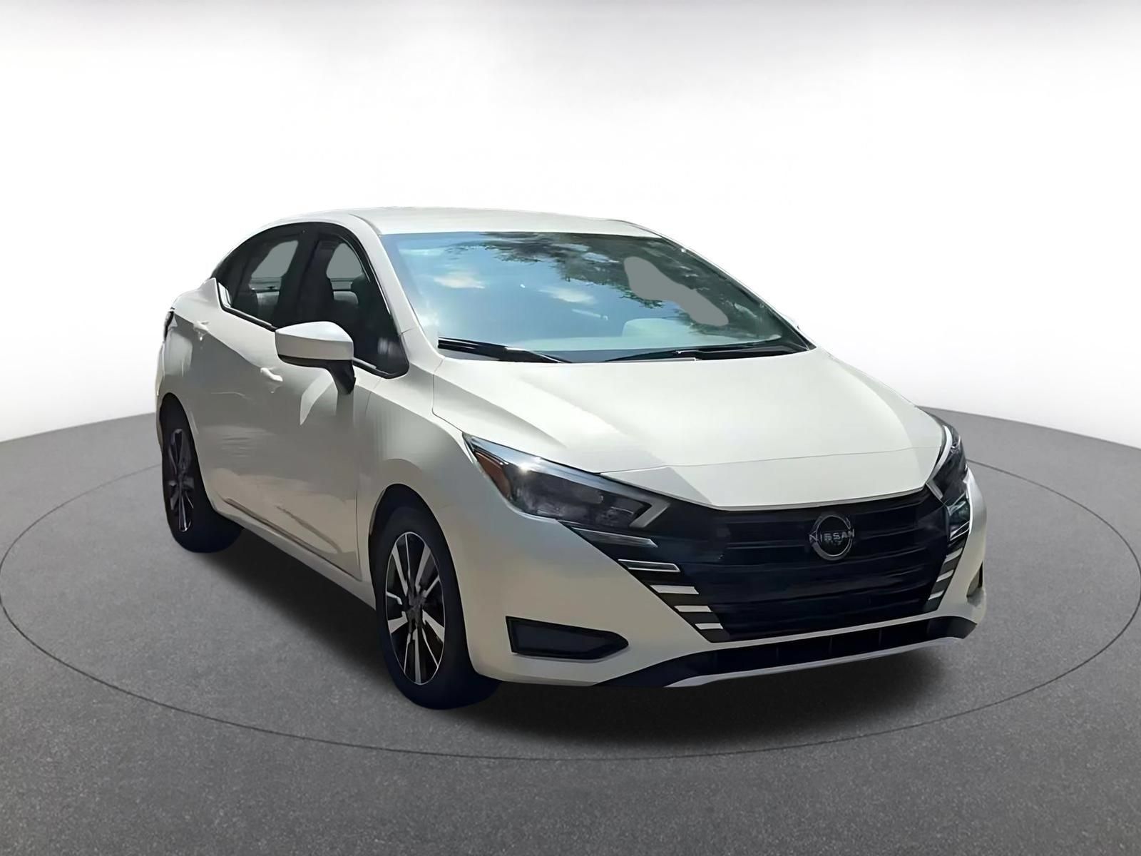 Used 2025 Nissan Versa SV FWD image 3