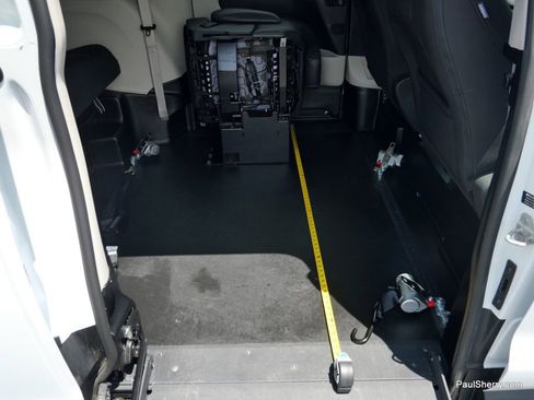 Used 2022 Chrysler Voyager LX image 14