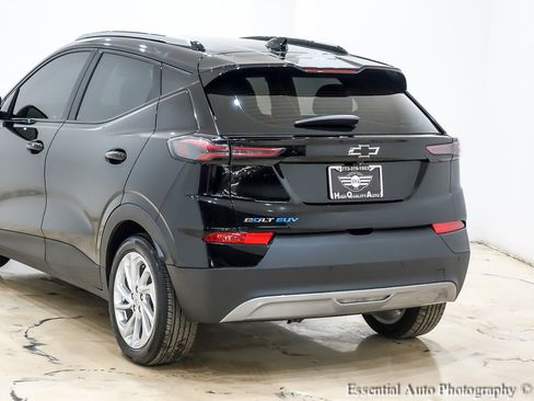 Used 2023 Chevrolet Bolt EUV LT w/ Driver Confidence Package image 9