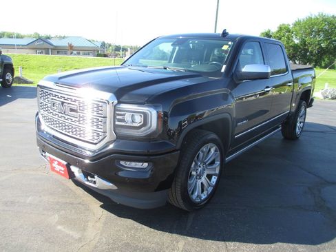 Used 2018 GMC Sierra 1500 Denali w/ Denali Ultimate Package AWD/4WD image 14