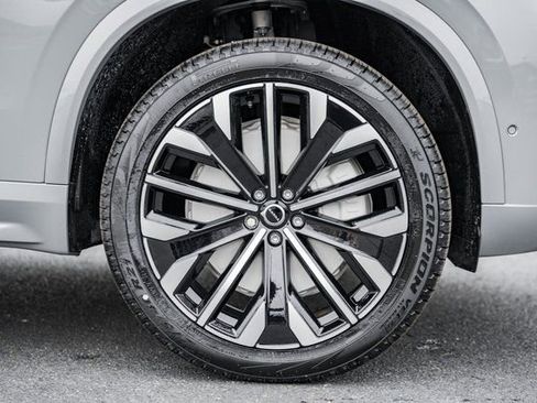 New 2026 Volvo XC90 B6 Plus w/ Protection Package Premier image 16