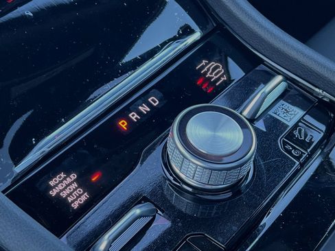 New 2024 Jeep Grand Cherokee Overland w/ Luxury Tech Group IV image 20