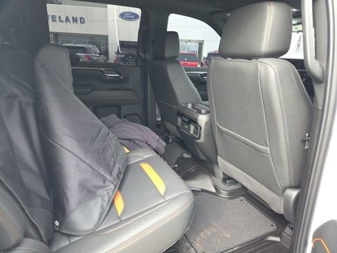 Used 2025 GMC Sierra 1500 AT4 w/ AT4 Premium Package image 17