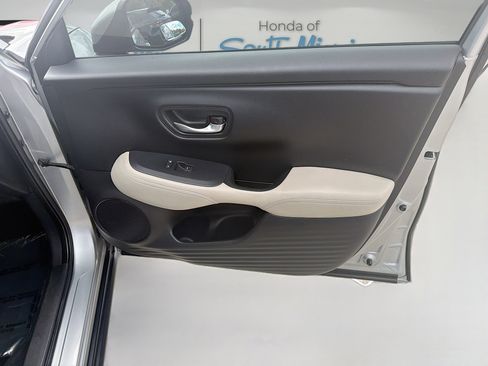 Used 2024 Honda HR-V LX image 32