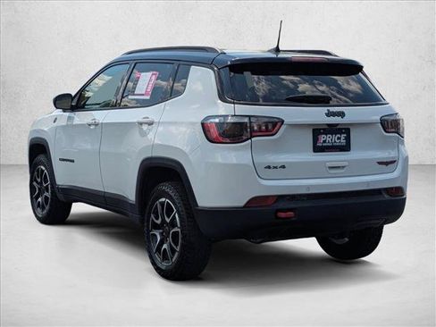 Used 2025 Jeep Compass Trailhawk AWD/4WD image 7