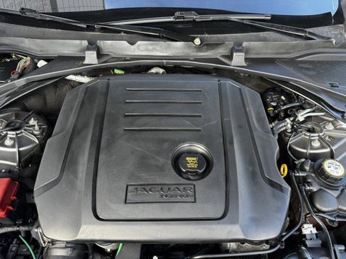 Used 2017 Jaguar F-PACE R-Sport image 11