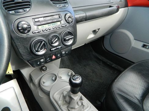 Used 2003 Volkswagen Beetle GLX image 18
