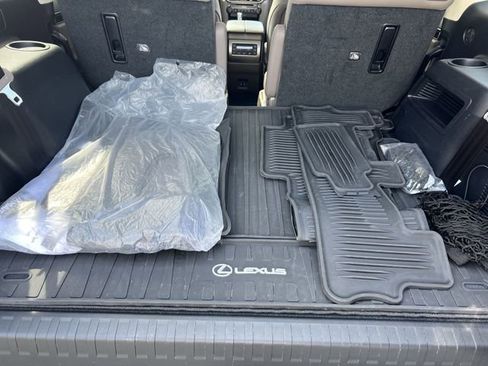 Used 2023 Lexus GX 460 Premium w/ Accessory Package AWD/4WD image 22